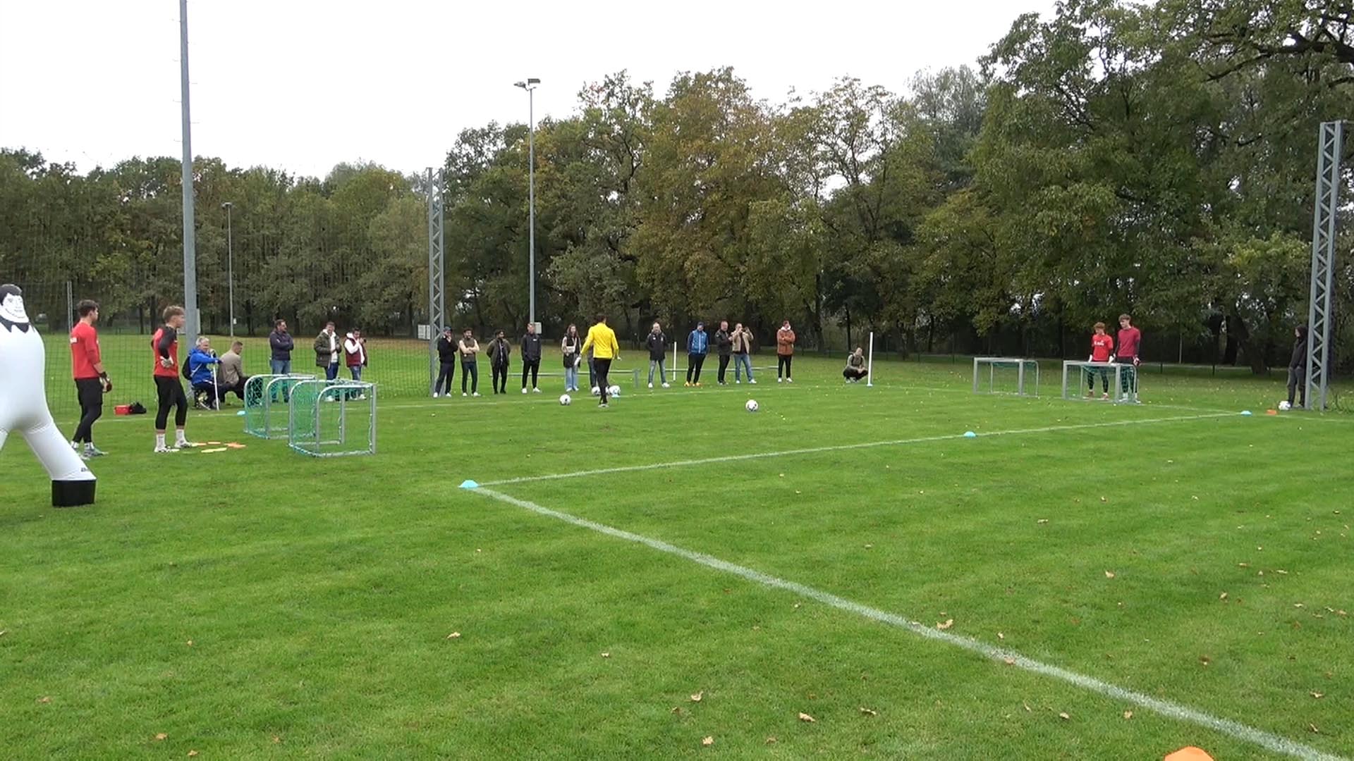 1gegen1 auf vier Minitore