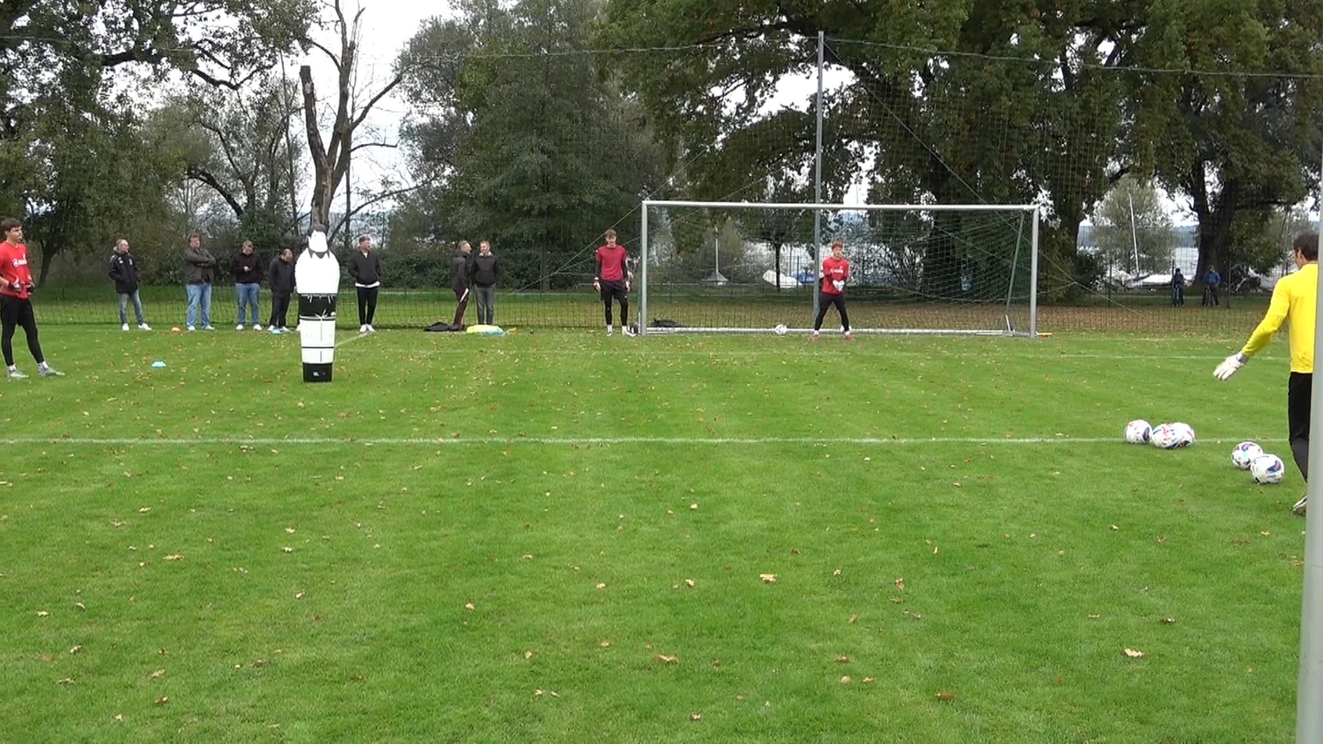 Auf Pass des Trainers reagieren