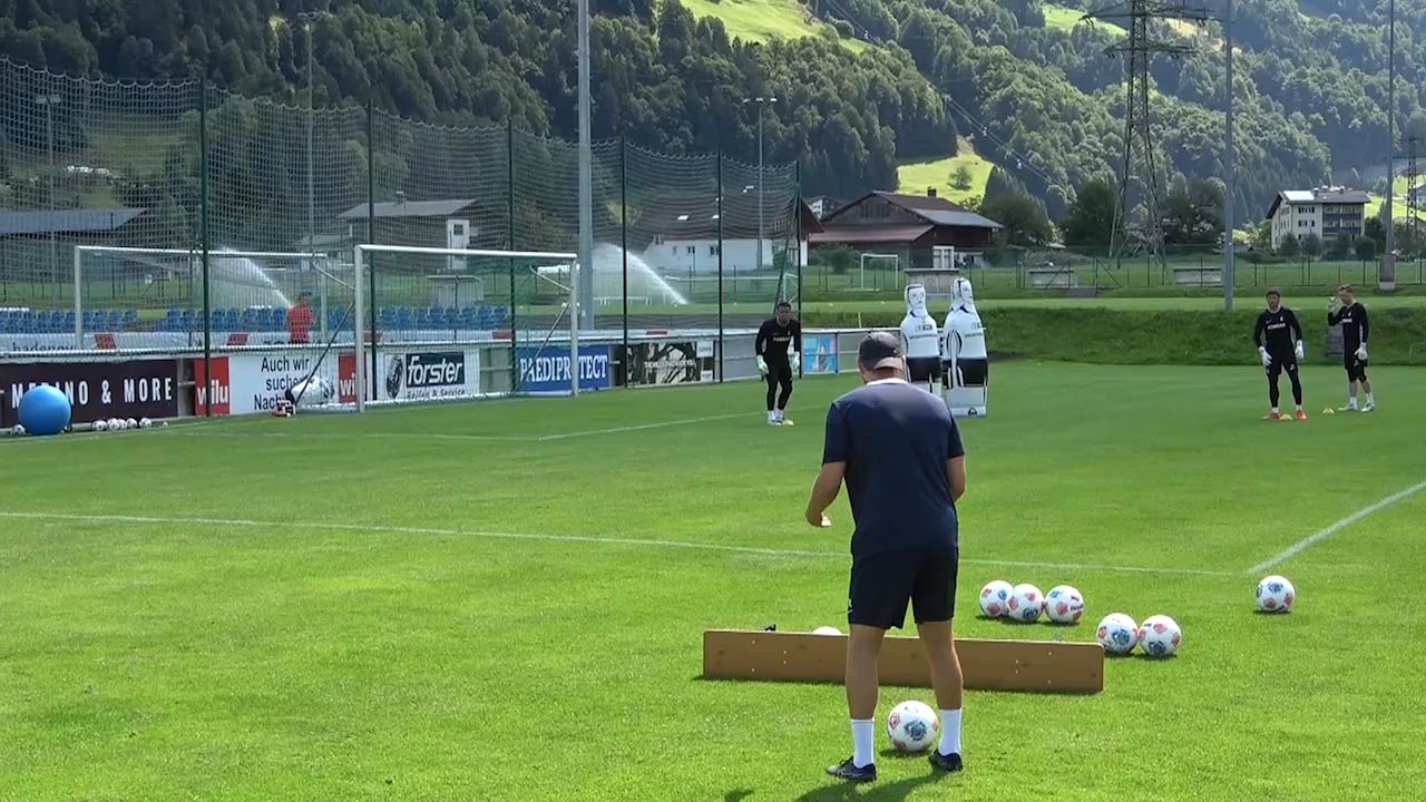 Flanke über und hinter Abwehr sichern