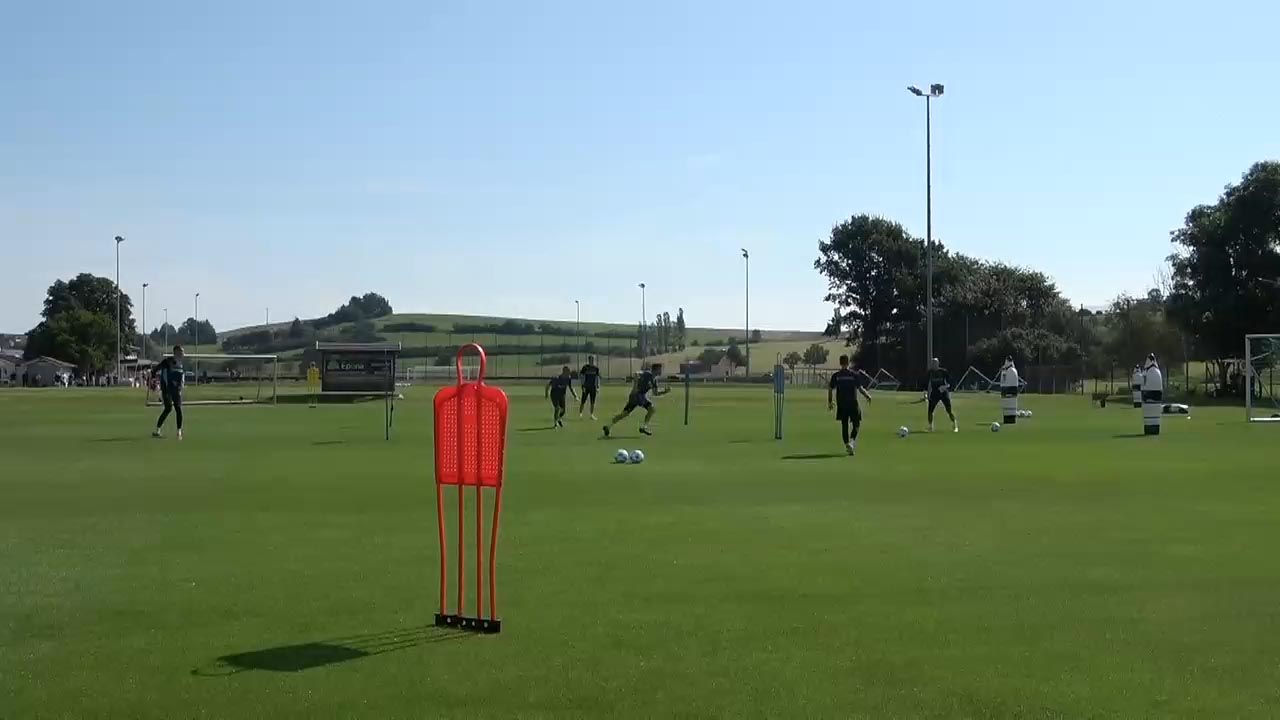 Über freien Mitspieler aufbauen