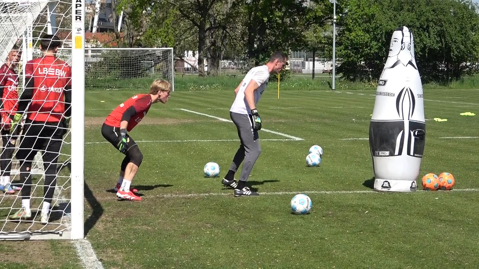 Ballangriff nach Drehung des Trainers