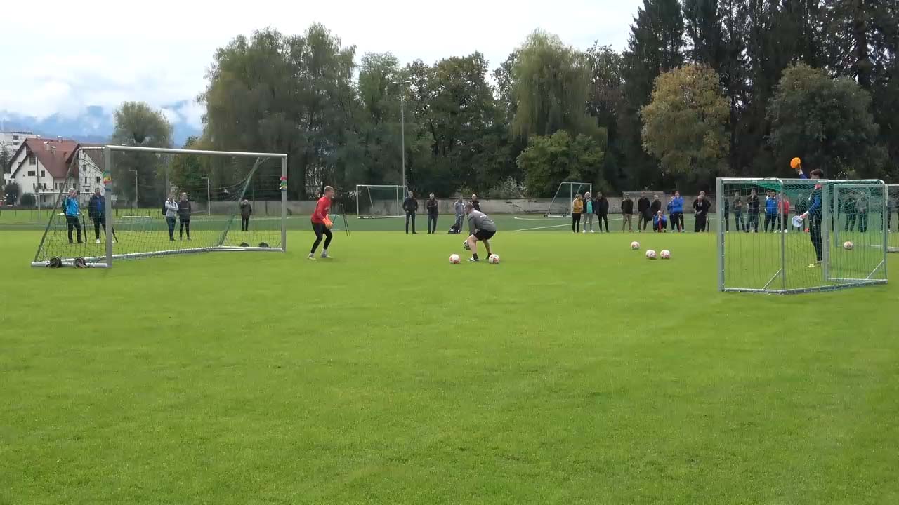 Passen mit der Fußinnenseite